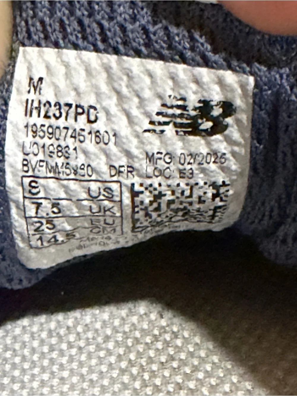 New Balance Navy and White Kids' Sneakers size 8